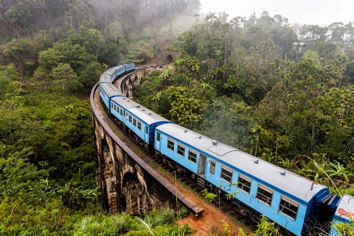 Embarquement immédiat à bord du célèbre train au Sri Lanka